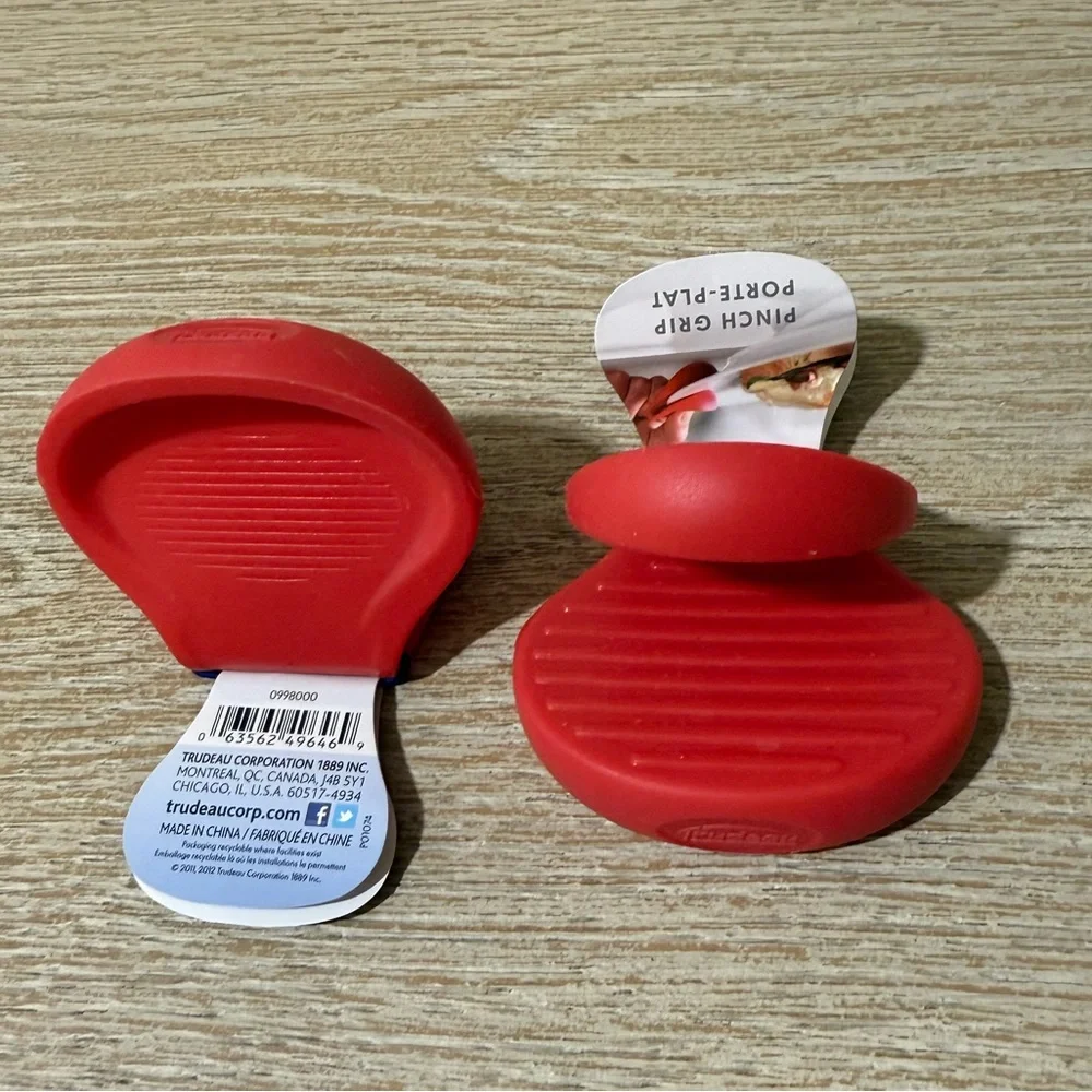 Trudeau Red Pinch Grip